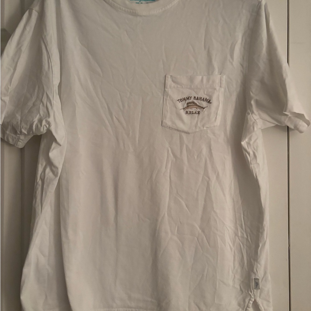Tommy Bahama white Pocket Tee with Brown Embroidered Logo. Men’s medium